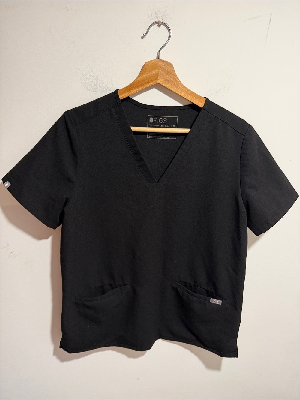 Figs Black V-Neck Short Sleeve Scrub Top Size Medium